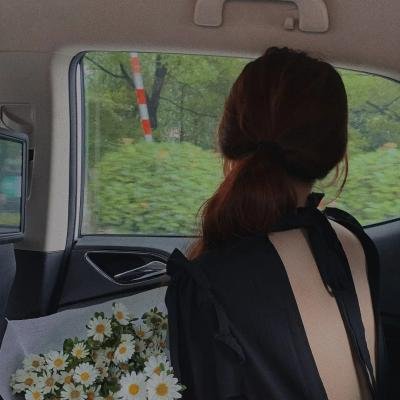 百万粉美妆博主“素颜”翻车，直播滤镜失效现场尴尬